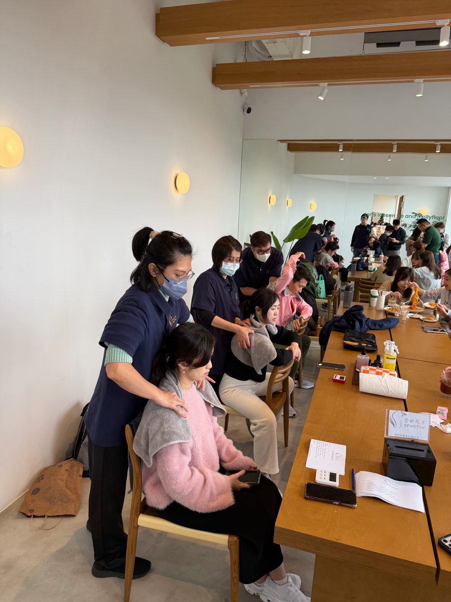 企業按摩花絮|咖啡廳聖誕包場的椅式快充紓壓