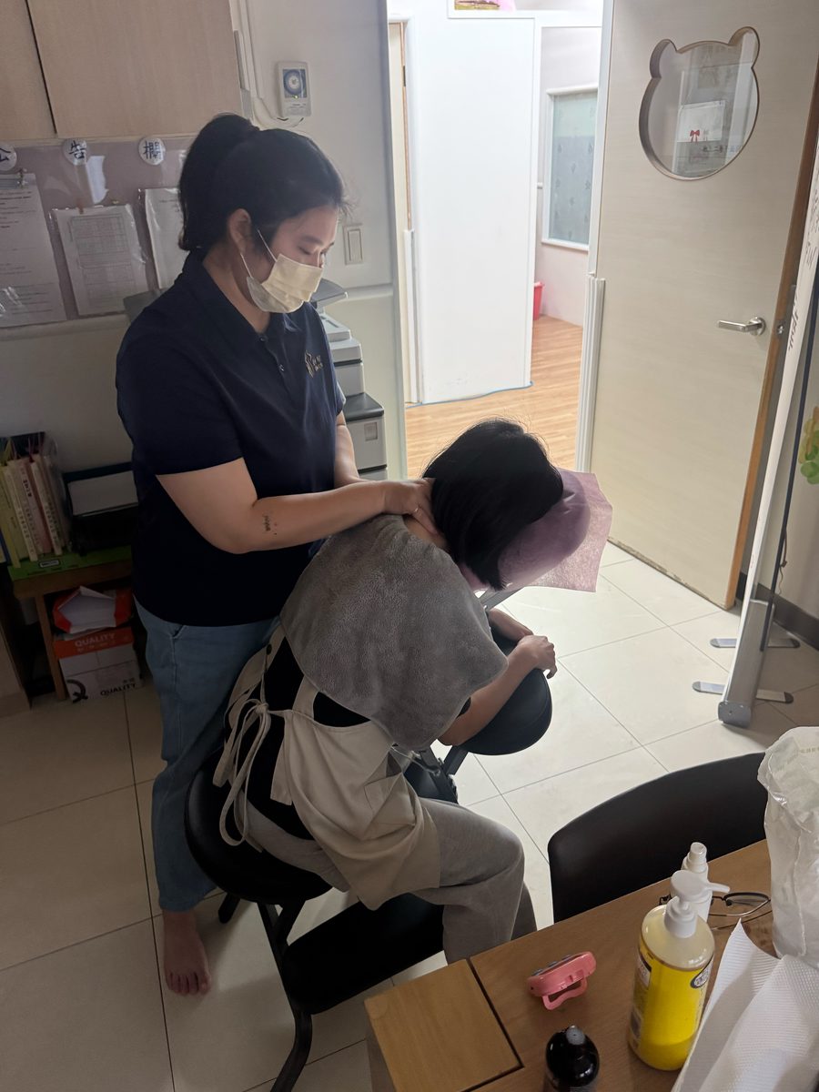 教職員按摩紀錄|土城和平托嬰的椅式肩頸放鬆