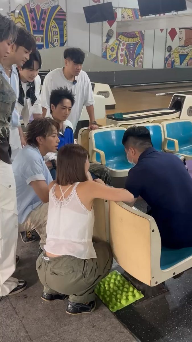 節目外景拍攝現場的椅式肩頸按摩服務花絮